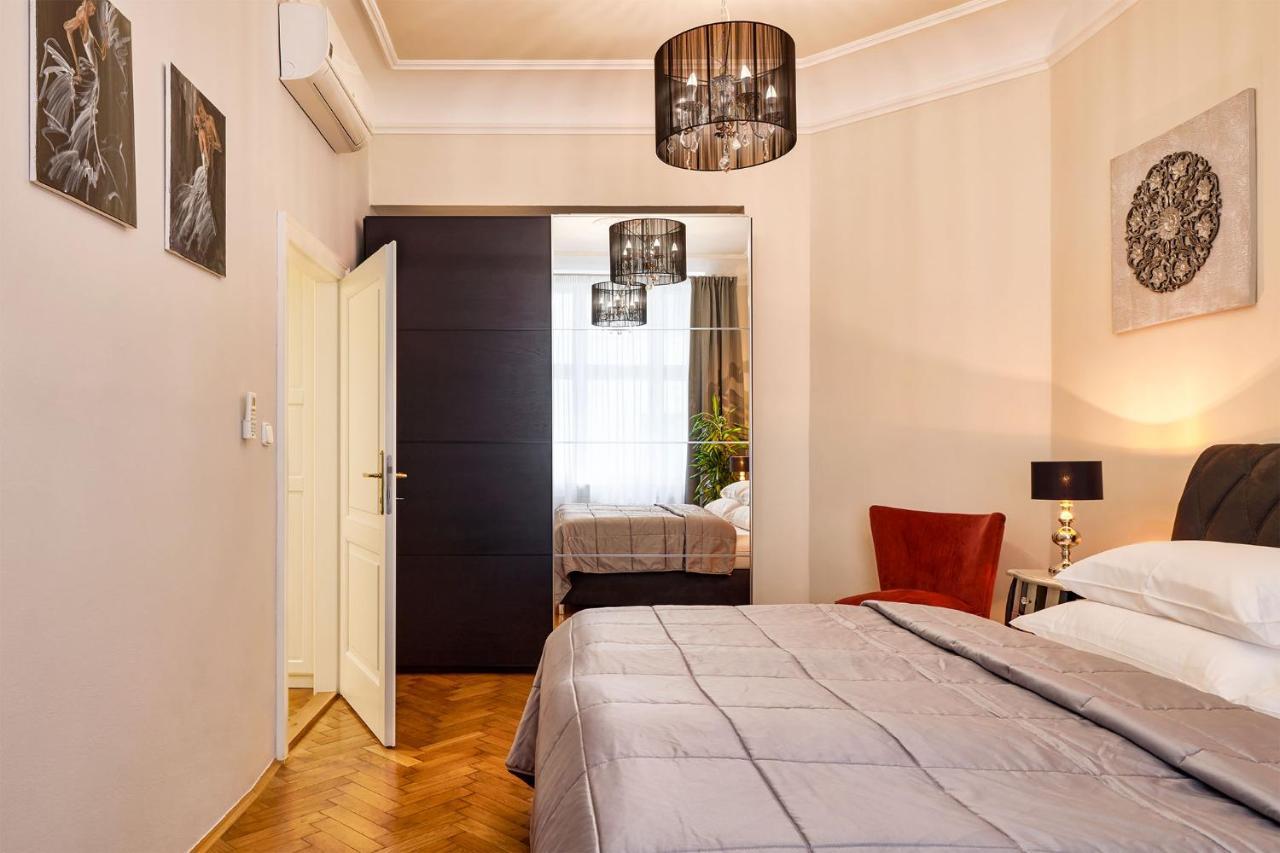 Pragueone Apartment,A/C,Terrace Bagian luar foto