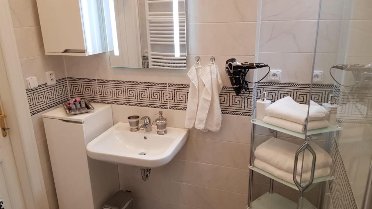 Pragueone Apartment,A/C,Terrace Bagian luar foto